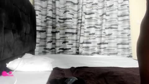 coco_leila online show from February 9, 2025, 3:11 am