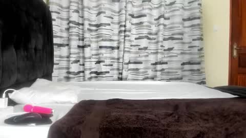 coco_leila online show from February 10, 2025, 3:13 am