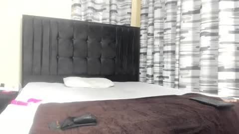 coco_leila online show from February 20, 2025, 5:23 am