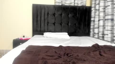 coco_leila online show from February 26, 2025, 7:27 pm