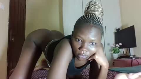 Mila independent model online show from May 17, 2026, 1:47 am