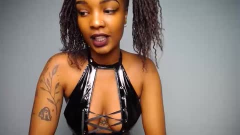 Snapshot of cocos_camera chatting on October 23, 2025, 9:08 am Coco online show from October 23, 2025, 9:08 am