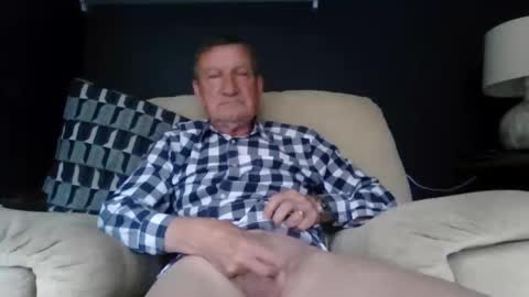 Snapshot of colinbeech chatting on May 13, 2026, 2:25 pm colinbeech online show from May 13, 2026, 2:25 pm
