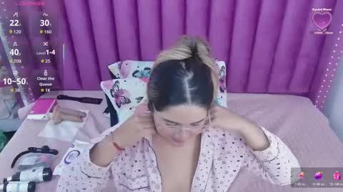 Snapshot of collegepawglovedaddy chatting on November 6, 2025, 8:21 pm MEGAN online show from November 6, 2025, 8:21 pm