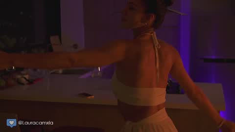 Snapshot of colouristic chatting on December 5, 2024, 3:04 am Laura online show from December 5, 2024, 3:04 am