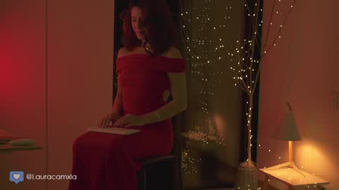 Snapshot of colouristic chatting on December 19, 2024, 11:25 pm Laura online show from December 19, 2024, 11:25 pm