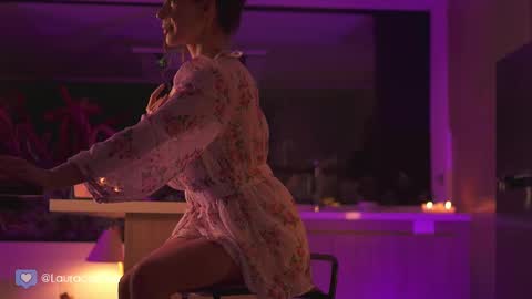 Snapshot of colouristic chatting on February 14, 2025, 11:42 pm Laura online show from February 14, 2025, 11:42 pm