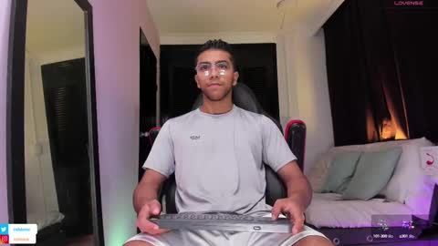 colstorw_ online show from September 26, 2025, 10:41 am