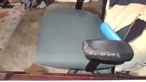 Snapshot of comnfromme1 chatting on December 10, 2024, 2:05 am comnfromme1 online show from December 10, 2024, 2:05 am