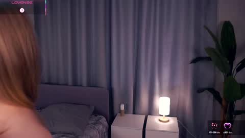 Snapshot of constanceglascov chatting on October 14, 2025, 6:36 am Hello im Sofia Welcme to my room .More hugs and kiss for you online show from October 14, 2025, 6:36 am