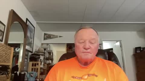 Snapshot of cookoosnest chatting on December 15, 2024, 3:53 pm cookoosnest online show from December 15, 2024, 3:53 pm