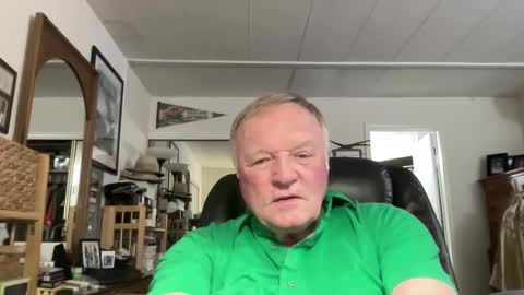 Snapshot of cookoosnest chatting on December 22, 2024, 5:45 am cookoosnest online show from December 22, 2024, 5:45 am