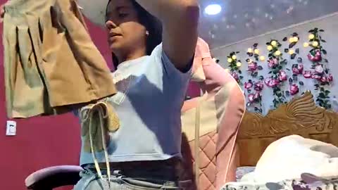 coral0403 online show from April 17, 2026, 9:29 pm