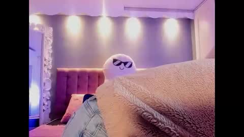 Snapshot of coral_gibson chatting on May 4, 2026, 1:07 pm Coral online show from May 4, 2026, 1:07 pm