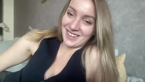 Snapshot of cosmo_blondiee chatting on September 30, 2025, 7:02 am cosmo_blondiee online show from September 30, 2025, 7:02 am
