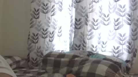 Liz Gwyneth Charlota online show from February 8, 2026, 3:54 am