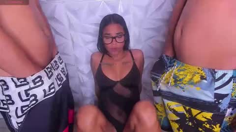 Snapshot of couple_latin2025 chatting on November 29, 2025, 9:18 pm couple_latin2025 online show from November 29, 2025, 9:18 pm