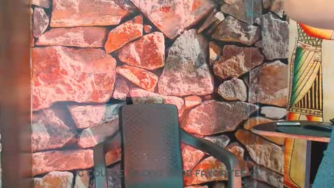 MIA LIZ AND SAM online show from December 11, 2024, 6:36 am