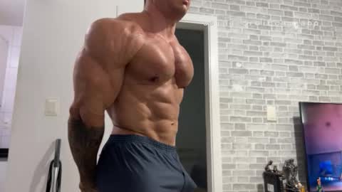 couplemuscle40 online show from February 12, 2026, 12:33 pm
