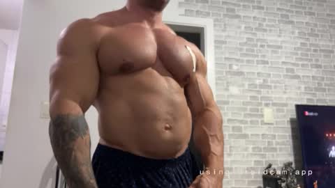 couplemuscle40 online show from March 11, 2026, 1:22 am
