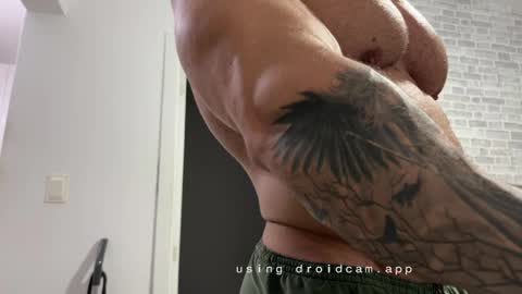 couplemuscle40 online show from April 3, 2026, 2:42 am