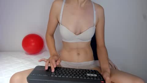 Marce  Online 1pm - 7pm gmt-5 online show from February 13, 2026, 2:51 am