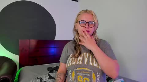 Snapshot of crazy_cakes_ chatting on December 20, 2024, 1:33 pm Lexie Rose online show from December 20, 2024, 1:33 pm