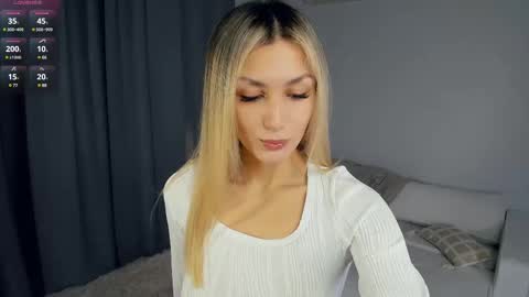 Snapshot of crazy_selfi chatting on February 16, 2025, 9:05 pm Emma online show from February 16, 2025, 9:05 pm