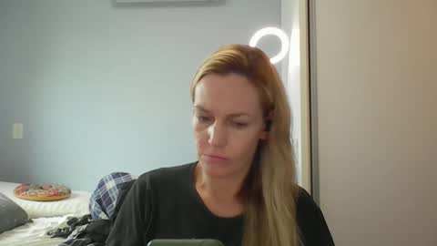 Anny online show from April 9, 2026, 10:53 am