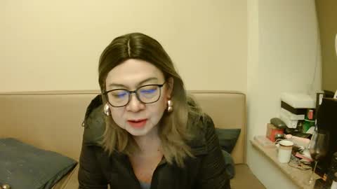 Kelly   online show from March 5, 2025, 8:21 pm