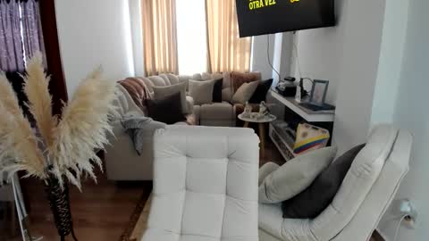 Snapshot of crazygirlsweet chatting on June 10, 2026, 12:15 pm LAURA online show from June 10, 2026, 12:15 pm
