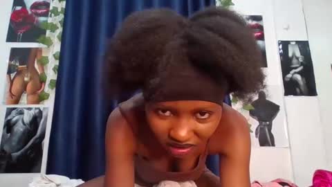 Snapshot of creamy_kitty5 chatting on November 30, 2025, 2:54 pm Creamykitty online show from November 30, 2025, 2:54 pm