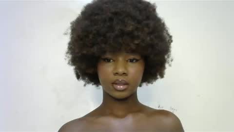 Snapshot of creamybabee chatting on January 18, 2025, 5:48 pm queen online show from January 18, 2025, 5:48 pm