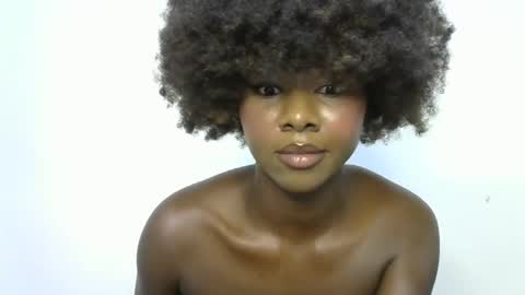 Snapshot of creamybabee chatting on January 28, 2025, 4:30 pm queen online show from January 28, 2025, 4:30 pm