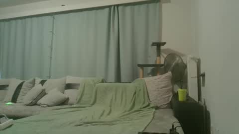 Snapshot of creamybiscuits12 chatting on October 4, 2025, 4:49 pm creamybiscuits12 online show from October 4, 2025, 4:49 pm