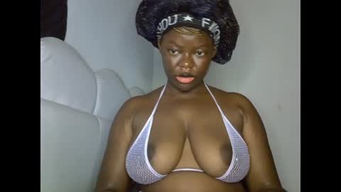 Snapshot of creamypussyxx chatting on June 10, 2026, 10:47 am creamypussyxx online show from June 10, 2026, 10:47 am
