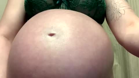 Breed me daddy  online show from February 25, 2026, 9:35 pm