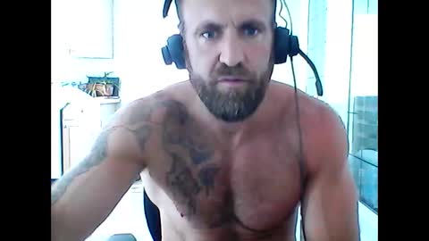 Snapshot of creatureofbeauty chatting on May 18, 2026, 6:25 pm creatureofbeauty online show from May 18, 2026, 6:25 pm