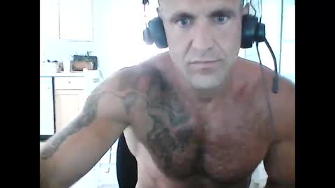 Snapshot of creatureofbeauty chatting on June 1, 2026, 6:42 pm creatureofbeauty online show from June 1, 2026, 6:42 pm
