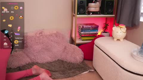 Snapshot of creme_dela_creme chatting on January 5, 2025, 8:31 pm Quinn de la Creme online show from January 5, 2025, 8:31 pm