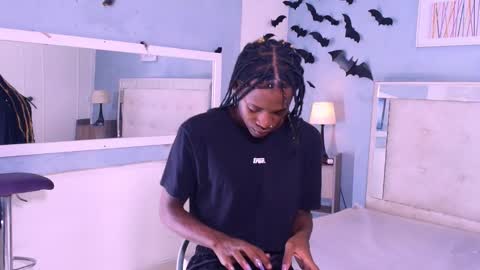 CriisBrown  online show from November 4, 2025, 6:29 pm