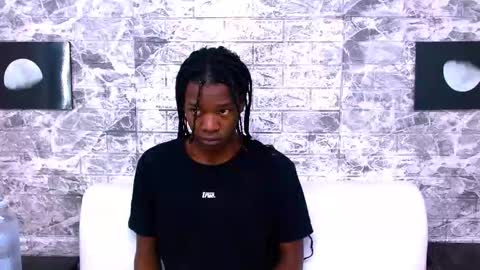 CriisBrown  online show from November 25, 2025, 11:10 am