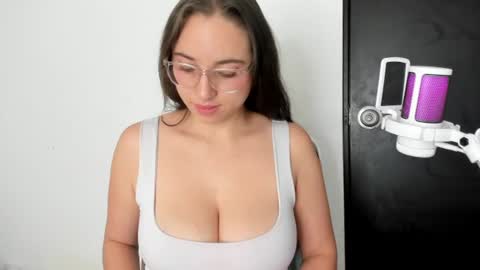 Snapshot of crimsonetoile chatting on July 20, 2026, 2:52 pm Jen. online show from July 20, 2026, 2:52 pm