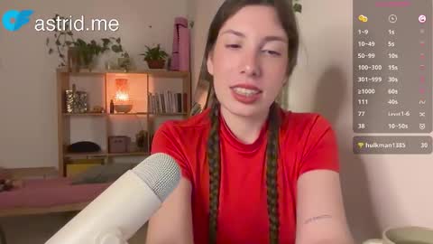 Snapshot of cringebutcute chatting on November 6, 2025, 9:59 pm Astrid online show from November 6, 2025, 9:59 pm