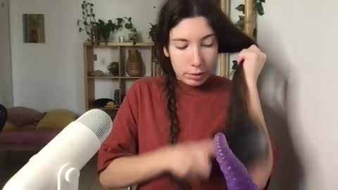 Snapshot of cringebutcute chatting on November 16, 2025, 10:21 am Astrid online show from November 16, 2025, 10:21 am