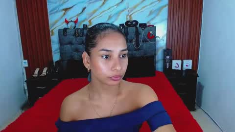 CRISANDMERY online show from April 14, 2026, 4:29 am