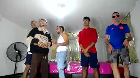 Snapshot of crismens chatting on March 2, 2025, 3:24 am crismens online show from March 2, 2025, 3:24 am