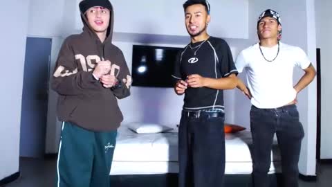 Snapshot of crismens chatting on October 28, 2025, 12:41 pm crismens online show from October 28, 2025, 12:41 pm