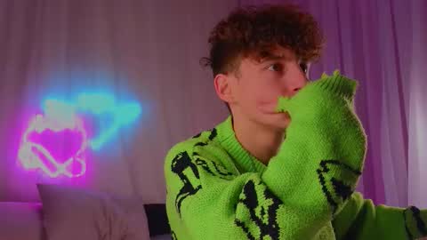 Chris online show from November 19, 2025, 7:14 pm