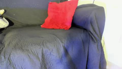 Snapshot of criss_zuri chatting on February 14, 2026, 12:35 pm criss_zuri online show from February 14, 2026, 12:35 pm